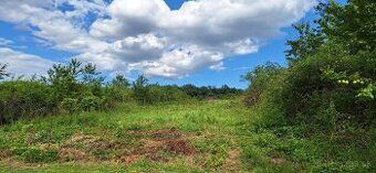 Predám krásny slnečny rovinatý pozemok v kat.území MELEK cca