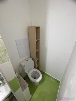 Ponúkam garsónku na prenájom voľnú od 1.8. Kompletne vybaven