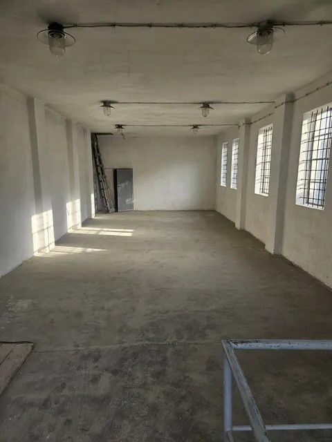 Dám do prenájmu 200 m2 skladové priestory.
