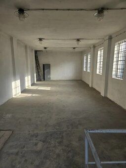 Dám do prenájmu 200 m2 skladové priestory.