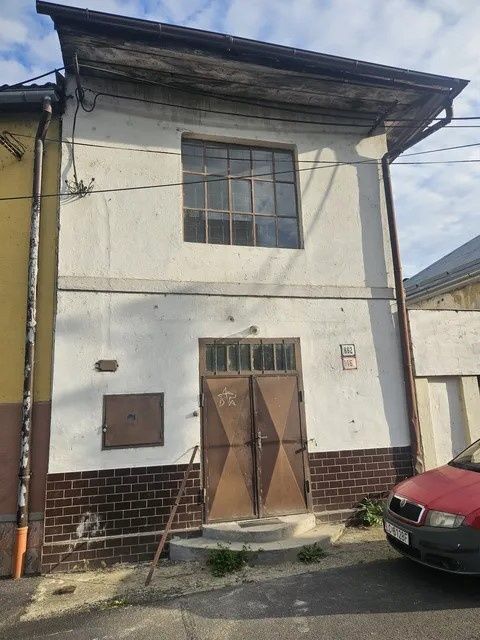 Dám do prenájmu 200 m2 skladové priestory.