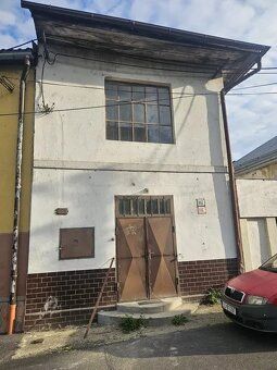 Dám do prenájmu 200 m2 skladové priestory.