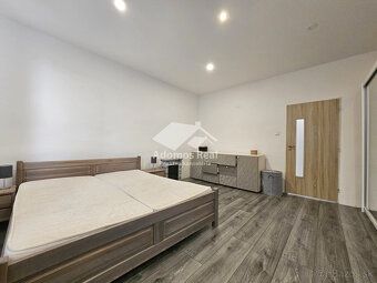Ponúkame Vám na predaj samostatne stojaci 4 - izbový rodinný