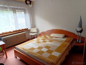 Predám priestranný, veľmi zachovalý a udržiavaný rodinný dom