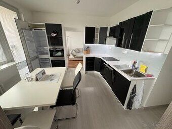 Ponúkam na prenájom 2-izbový byt s balkónom na ulici Mirka N