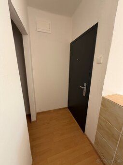 Ponúkame na predaj priestranný a svetlý 3-izbový byt s balkó