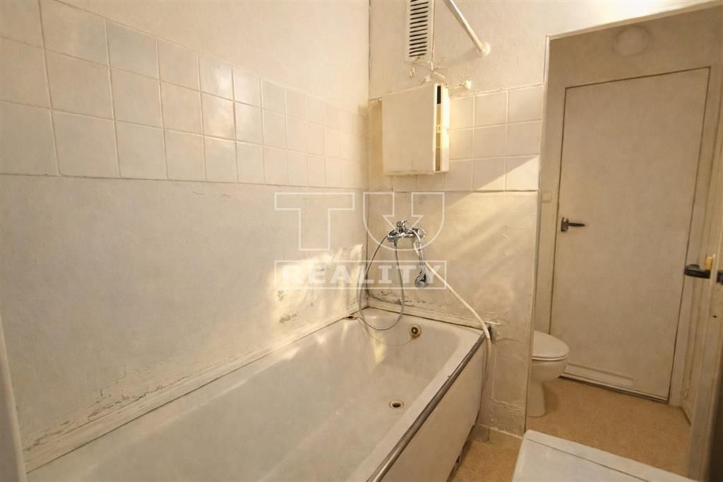 Ponúkame na predaj 3-izbový byt s rozlohou 65 m2 v tichej a 