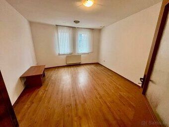 Ponúkame na predaj 3-izbový byt s rozlohou 65 m2 v tichej a 