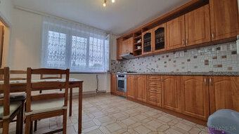 Ponúkame na predaj 3-izbový byt s rozlohou 65 m2 v tichej a 