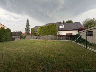Na predaj slnečný pozemok s rozlohou 464 m2 v prímestskej ča