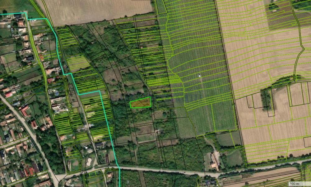 Predám investičný pozemok v obci Plavé Vozokany 25km vzdiale
