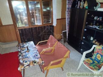 Chata priamo pri potoku v lese má obytnú plochou cca 32 m², 