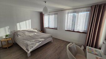 Dobrý deň
Ponúkame na rok na prenájom 5-izbový rodinný dom a