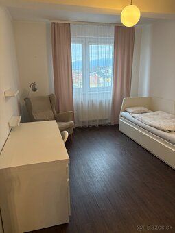Продам 3-кімнатну квартиру в центрі Жиліни (Шашварка) площею 108 м² разом із підвалом.