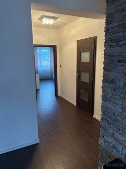 Продам 3-кімнатну квартиру в центрі Жиліни (Шашварка) площею 108 м² разом із підвалом.