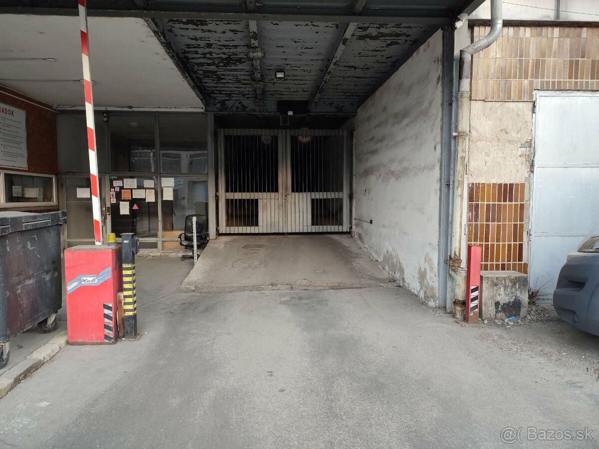 Ponukam volne miesto pre garazovanie motorky v zdielanej gar