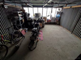 Ponukam volne miesto pre garazovanie motorky v zdielanej gar