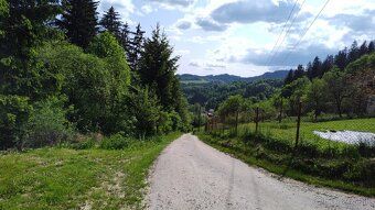 Predám rekreačný pozemok v Kolaroviciach pri hlavnej ceste ,