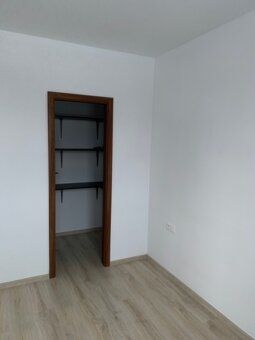 Ponúkame na prenájom moderný, svetlý a priestranný 2-izbový 
