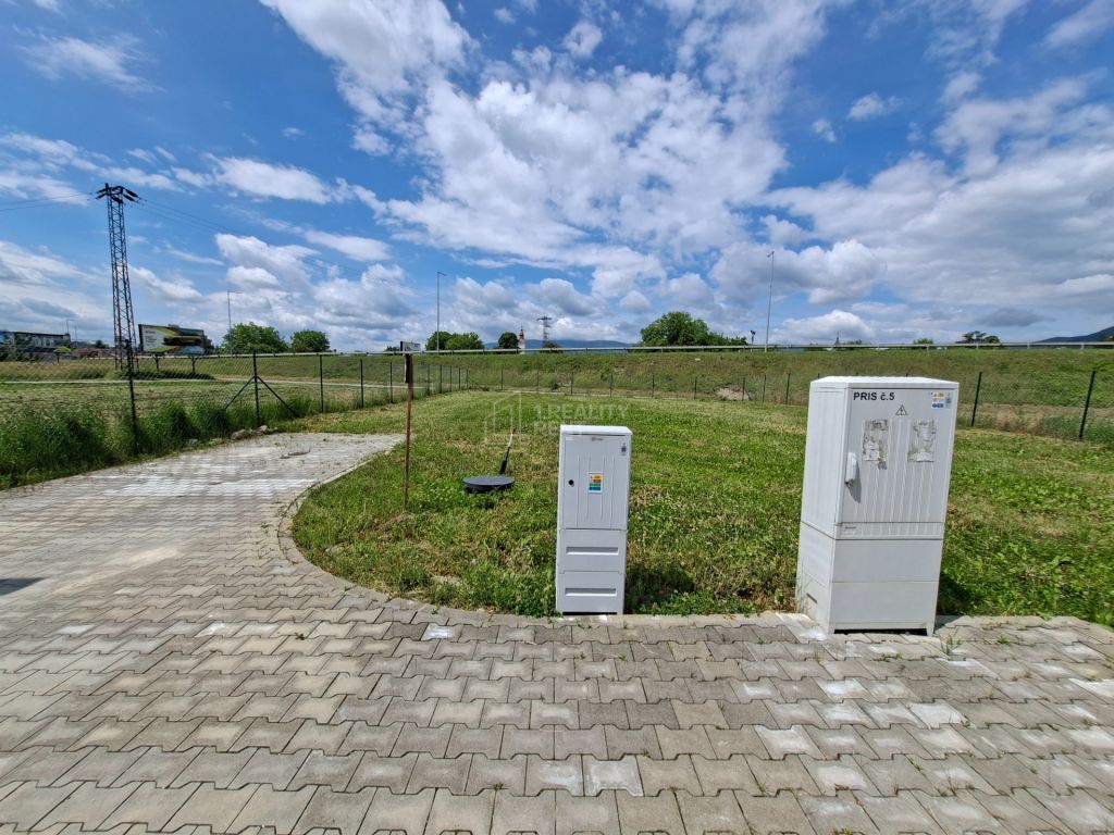 Ponúkame na predaj stavebný pozemok pre rodinný dom v obci S