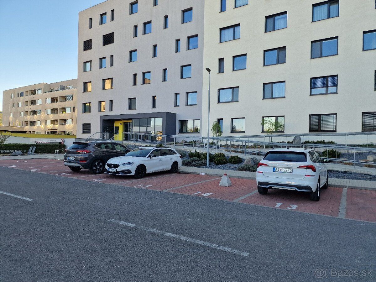 Prenajmem parkovacie státie pred bytovým komplexom Rezidenci