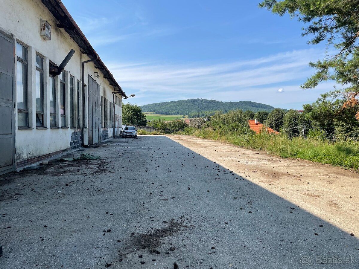 Ponúkame parkovanie pre kamióny a autá vo Hôrkach, v areáli
