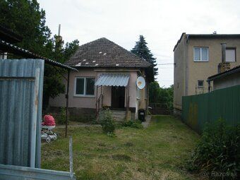 Ponúkame na predaj rodinný dom v pôvodnom stave, ideálny pre