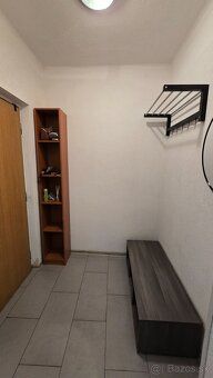 Ponúkame Vám na prenájom trojizbový byt na ulici Okružná v B