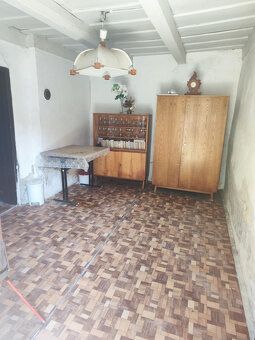 Ponúkame na predaj starší rodinný dom v obci Lehota, ktorá j