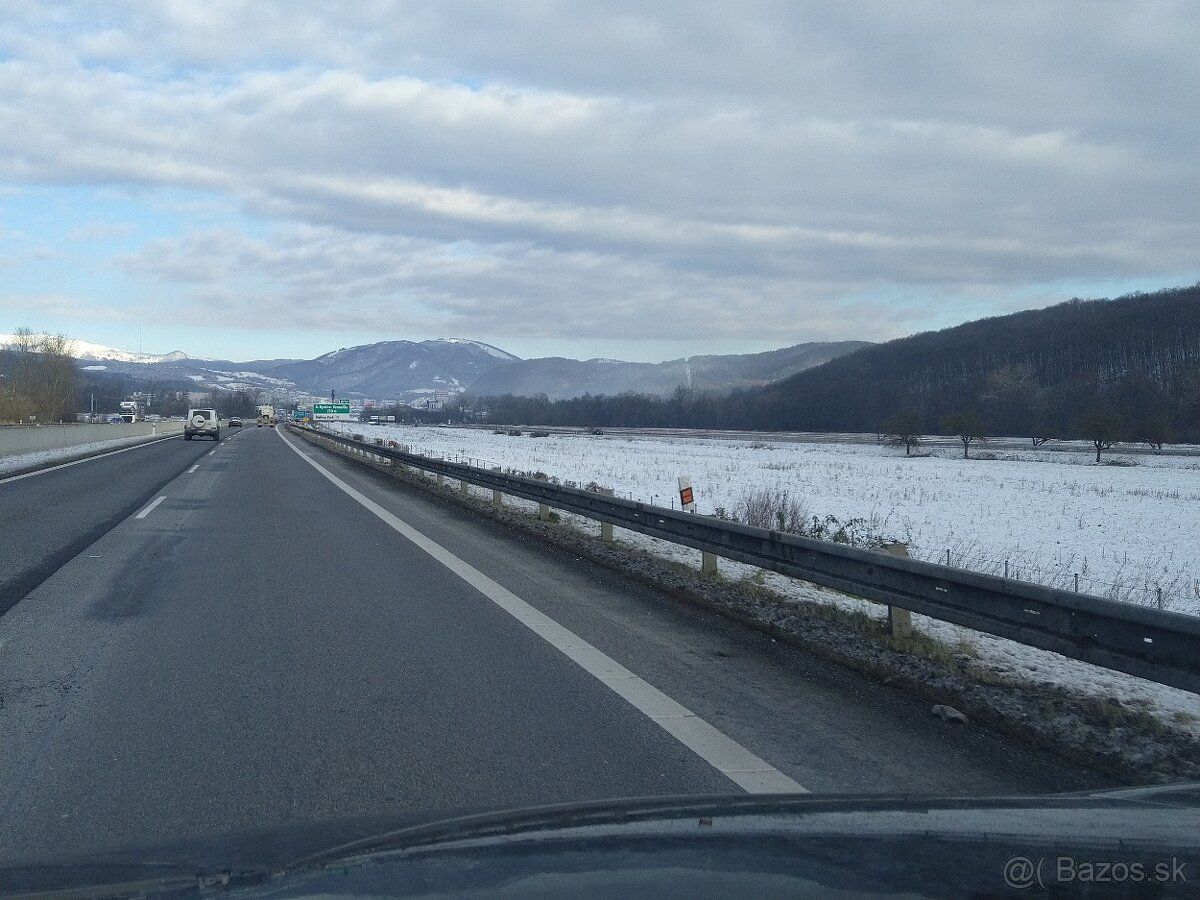 Ponúkam na predaj pozemok o výmere 604 m2 zaradený v platnom