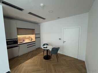 Ponúkame na prenájom novozrekonštruovaný, samostatný kancelá