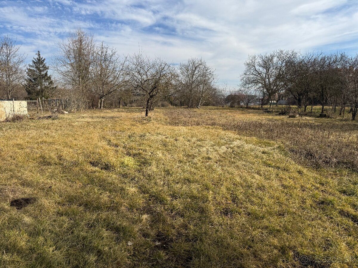 Ponúkam na predaj pozemok o rozlohe 470m2 v obci Valaliky, 6