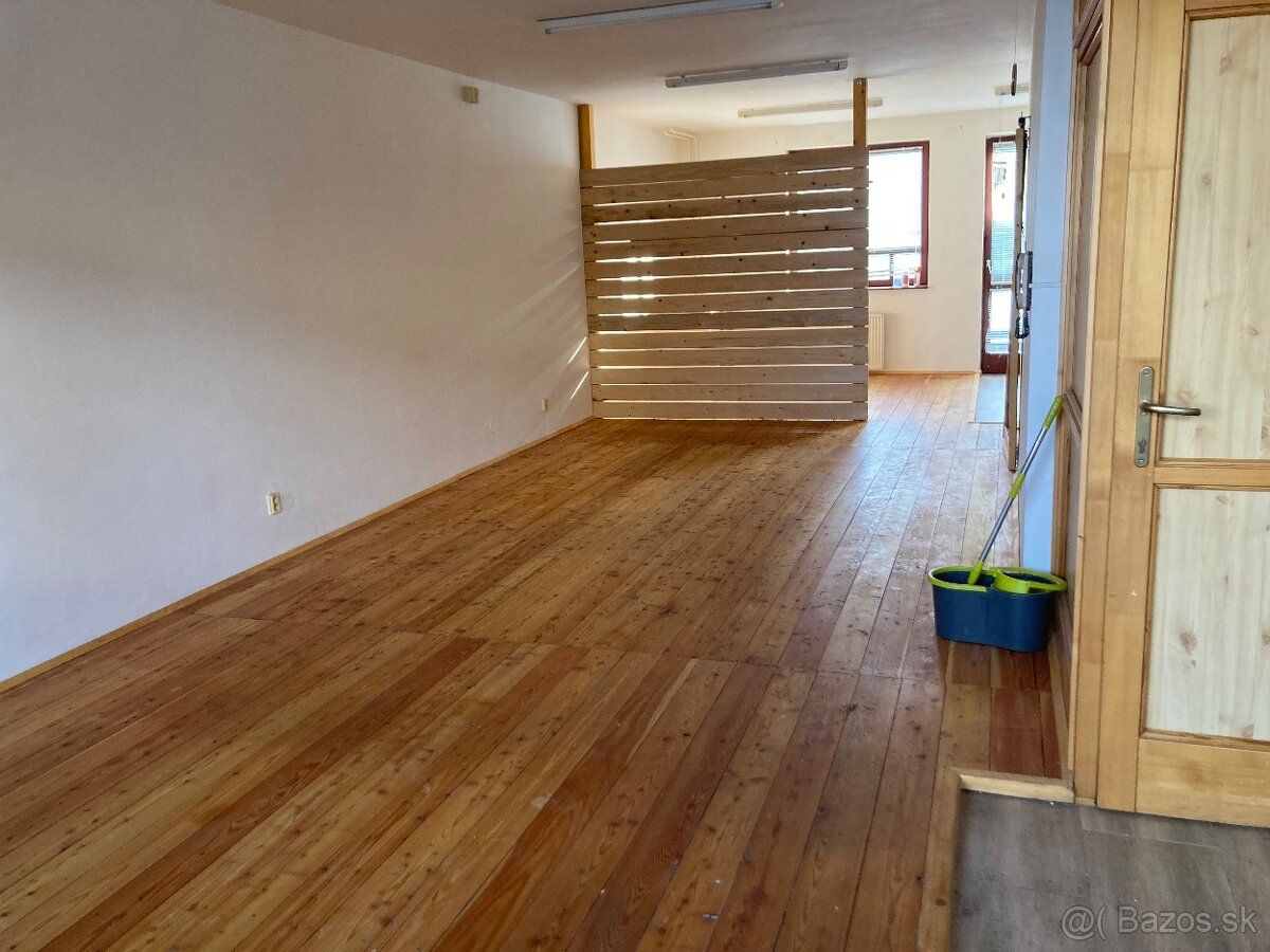Prenajmeme obchodný priestor v centre mesta. 80 stvorcov, dv