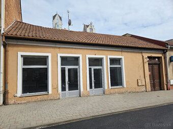 Prenajmeme obchodný priestor v centre mesta. 80 stvorcov, dv