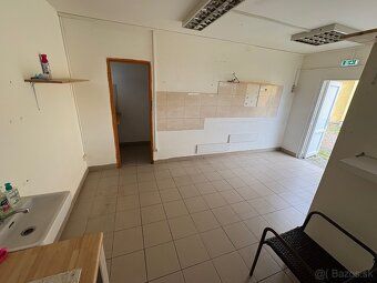 Prenajmem stánok so 100m2 pozemkom. Cena prenájmu 250€ + ene
