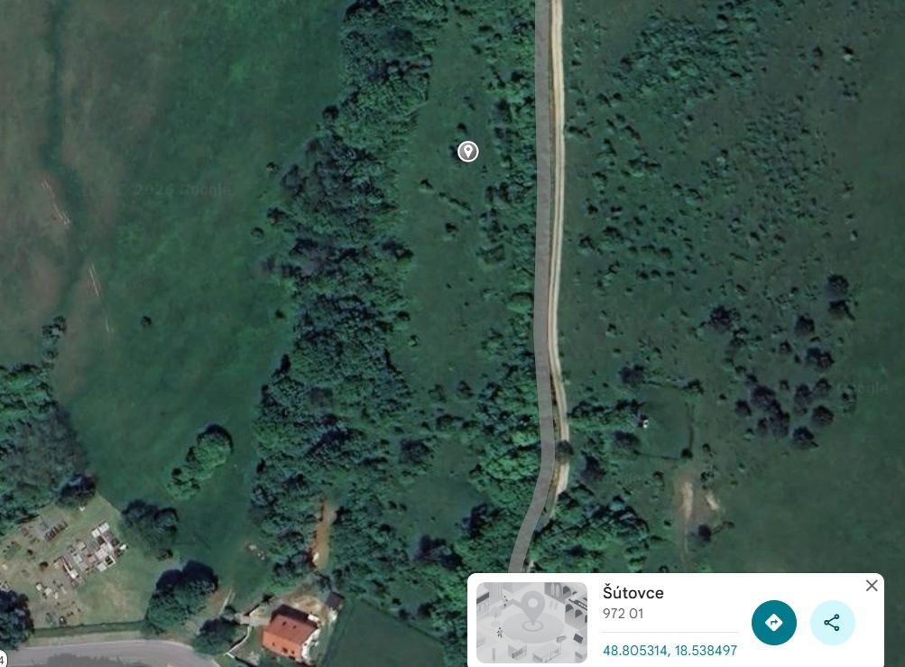 Ponúkame na predaj slnečný pozemok nachádzajúci sa v krásnom