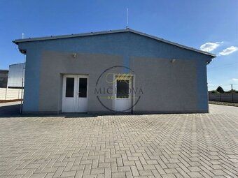 KOMERČNÉ OBJEKTY / PRIEMYSELNÝ AREÁL NA OKRAJI MESTA VRÁBLE
