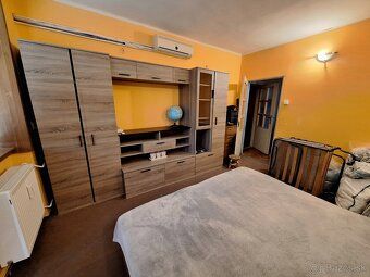 TROJIZBOVÝ BYT S BALKÓNOM V KOMÁRNE NA PREDAJ V BLÍZKOSTI PR