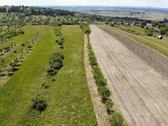 Ponúkame na predaj slnečný pozemok s rozlohou 2928 m², situo