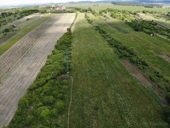 Ponúkame na predaj slnečný pozemok s rozlohou 2928 m², situo