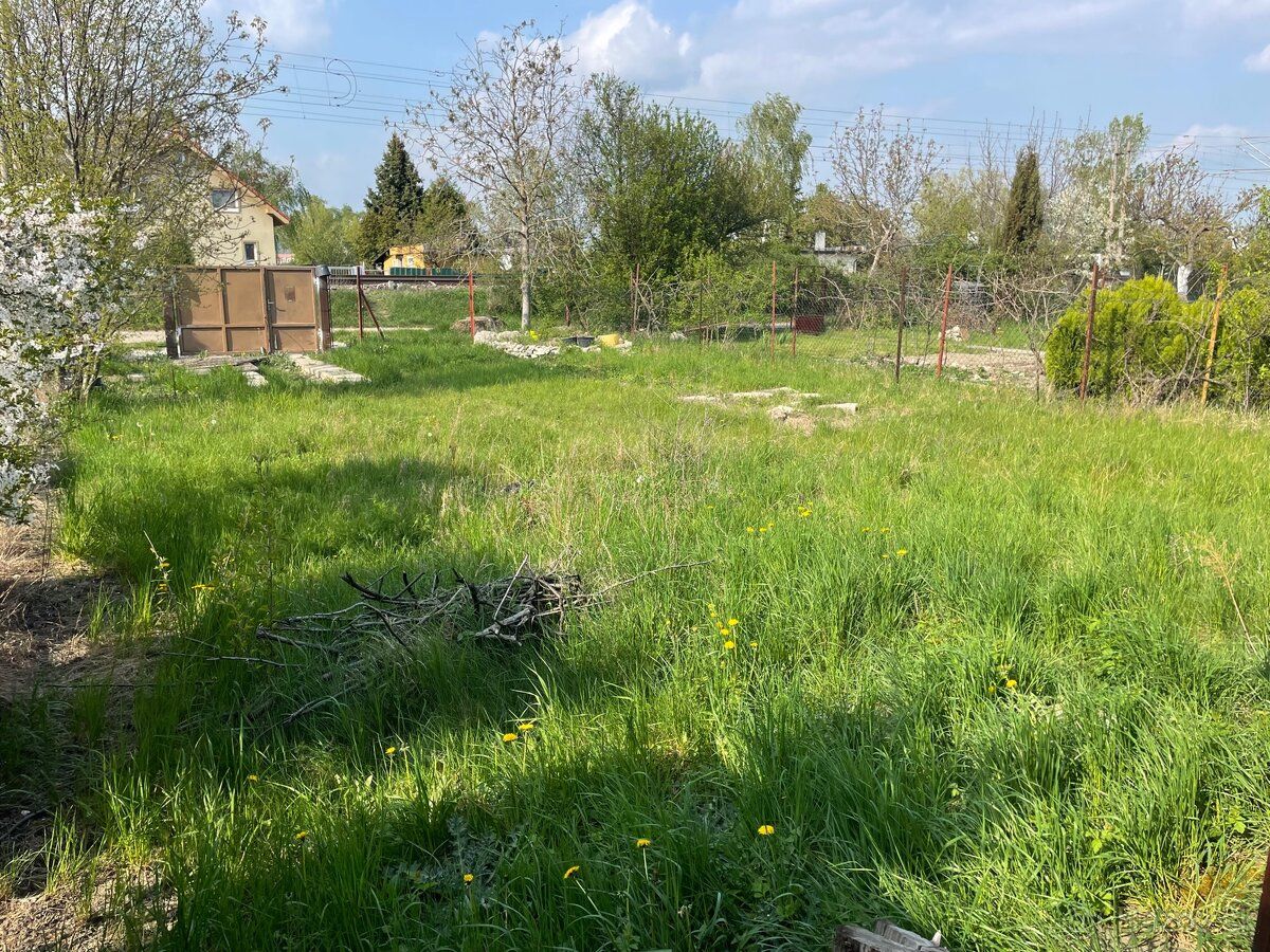 Odstupenie zahrady 400m2 rocne sa plati 100 e zahradkarskemu