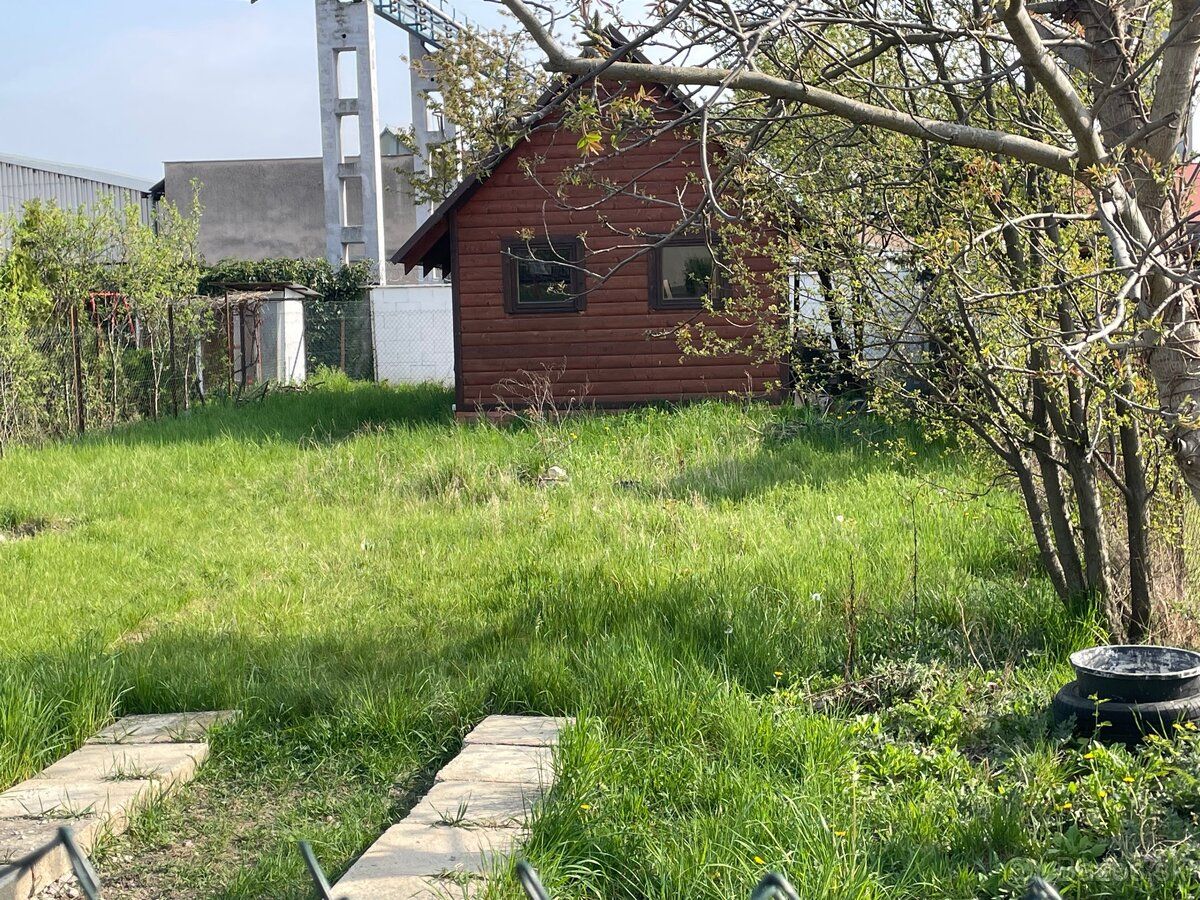 Odstupenie zahrady 400m2 rocne sa plati 100 e zahradkarskemu