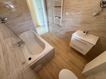 Č. 1504 🏡 Moderný 4-izbový poschodový rodinný dom pri Piešťa