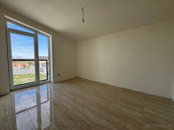 Č. 1504 🏡 Moderný 4-izbový poschodový rodinný dom pri Piešťa
