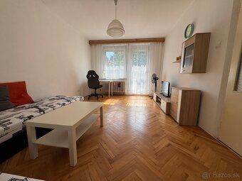 Nr 9878 NA WYNAJEM – słoneczny jednopokojowy apartament z balkonem, Pieszczany