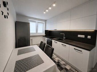 🏡 NA PREDAJ – 3-IZBOVÝ BYT S BALKÓNOM V HANDLOVEJ | 64 m²
My