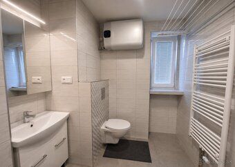 🏡✨ NA PREDAJ – priestranný 2-izbový byt v Handlovej, ul. 29.