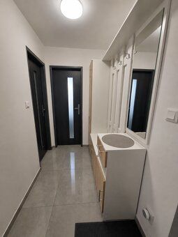 🏡✨ NA PREDAJ – priestranný 2-izbový byt v Handlovej, ul. 29.