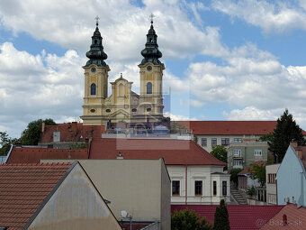 Ponúkame na prenájom priestranný 3-izbový byt v centre Nitry