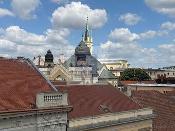Ponúkame na prenájom priestranný 3-izbový byt v centre Nitry
